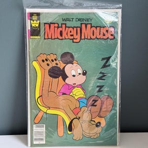 Vintage Mickey Mouse No.206 - 1980 Pluto Sleeping Cover! Comic Book Walt Disney {pre-owned}