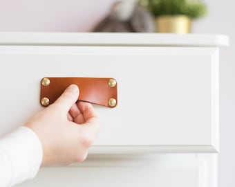 Tirador de cajón de cuero: Tirador artesanal de cuero curtido vegetal "The Morrison"