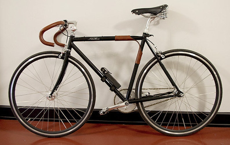 Protecteur de tube supérieur et porte-vélos en cuir La sangle de portage Accessoires vélo en cuir image 4