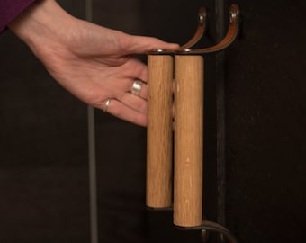 Poignée de tiroir en cuir et bois - Le petit modèle « Sellwood » 9,5 po. C2C - Poignées de porte et d'armoire en cuir fabriquées à la main