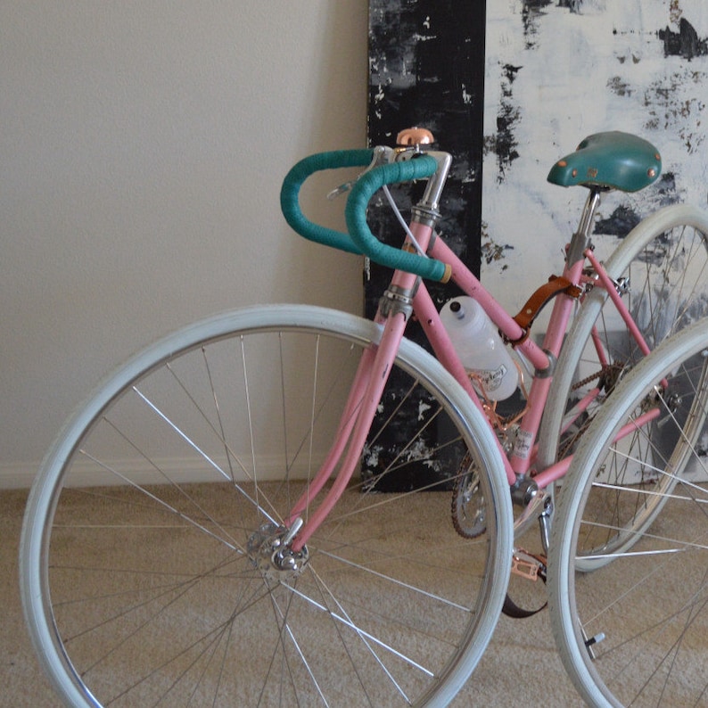 Honey leather bicycle handle on pink frame