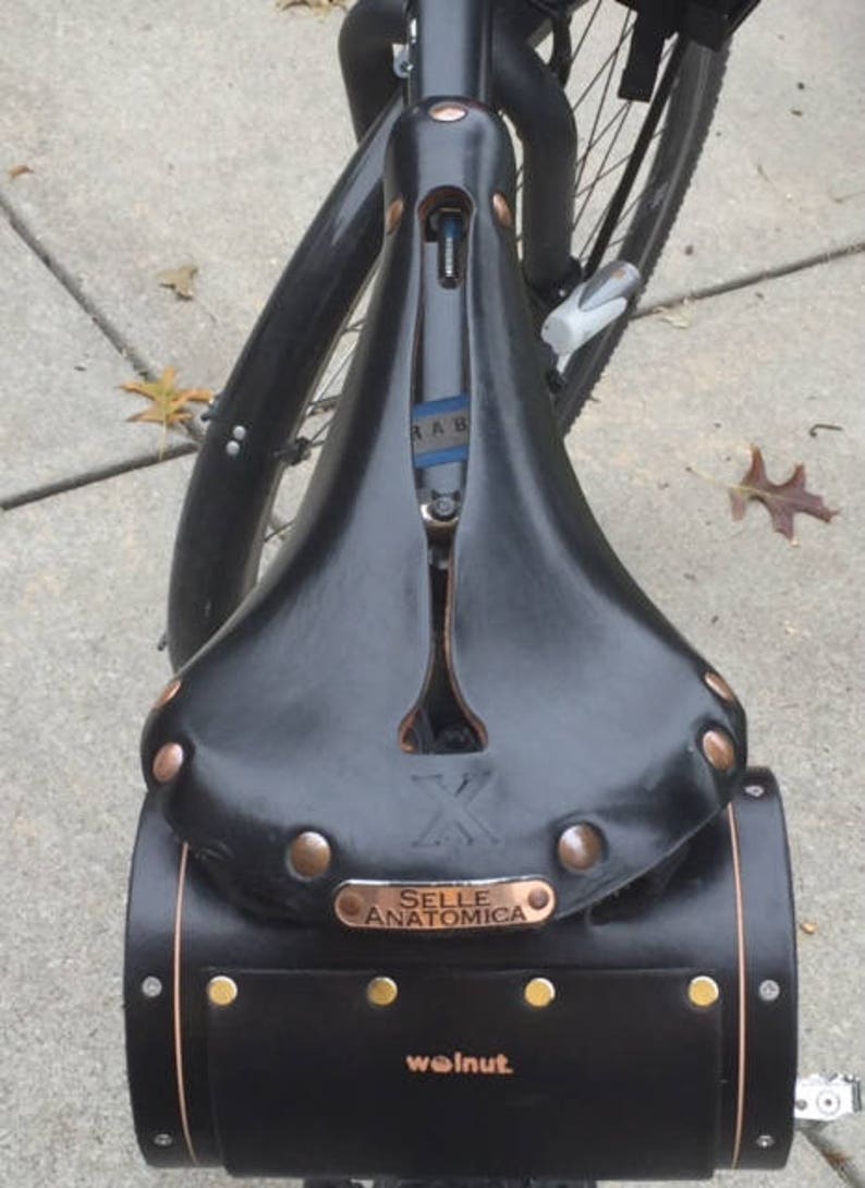 Black leather bicycle saddle bag mounted under a Sella Anatomica black bike seat