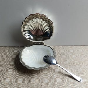 A RARE FIND Elegant Vintage English Silver Plated Clam Shell Butter Dish with Glass insert.Unique vintage Clamm Shell Butter Dish.