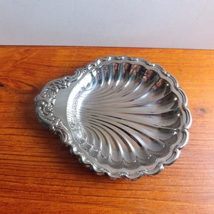 Vintage Silver Plated shell dish, metal scallop Trinket Tray,Rococo style decorative Catchall, Coquette Vanity Decor,Sea shell Key Ring Dish