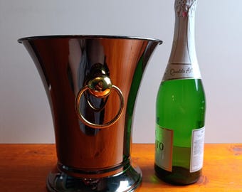 Cubitera de champán vintage color gris plomo con asas de anillo dorado. Elegante cubitera de vino cromada en negro. Artículos de bar estilo Hollywood Regency. Regalo de boda.