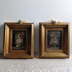 Encantadora pintura a óleo vintage com duas flores em um vaso. Obra de arte atemporal de Lafe, assinada, pintura floral da década de 1960. PINTADA À MÃO. Decoração de parede.