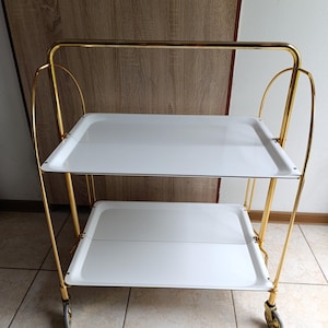 MESA DOBRÁVEL retrô em uma cor rara, branco e dourado. Fabricada na Alemanha no século passado, nos anos 60. Adequada para um piquenique no campo ou café da manhã na cama.