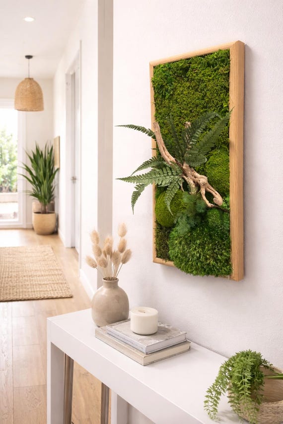 Cadre végétal stabilisé design vertical– Déco murale naturelle bois & mousse – Tableau végétal moderne avec bois flotté – Esprit fôret zen