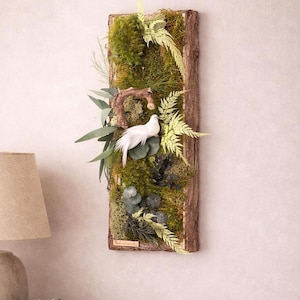 Cadre végétal stabilisé vertical en écorce naturelle – Tableau végétal mural avec mousse et feuillages – Décoration murale nature