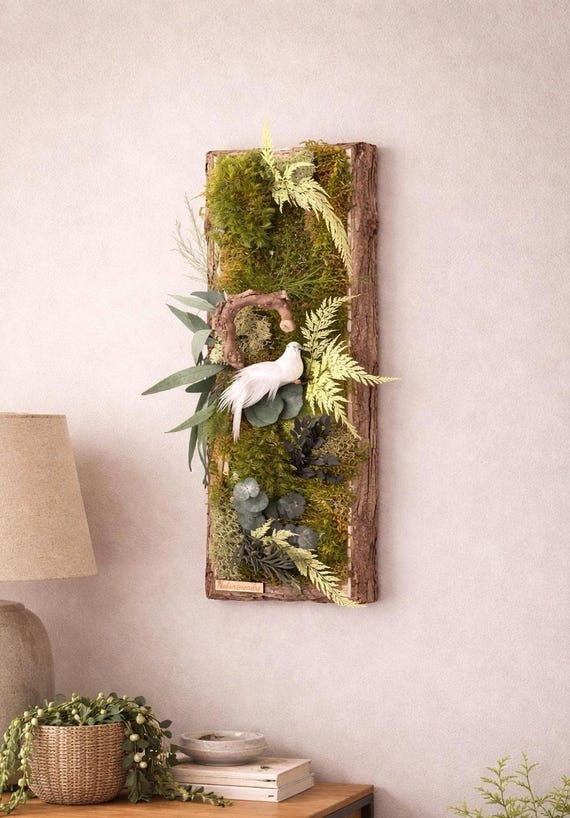 Cadre végétal stabilisé vertical en écorce naturelle – Tableau végétal mural avec mousse et feuillages – Décoration murale nature
