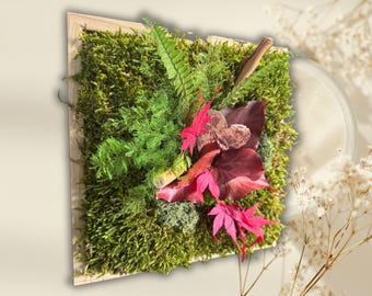Cadre végétal stabilisé automnal – Feuilles rouges d’érable et fougères sur mousse naturelle – Décoration murale artisanale- unique