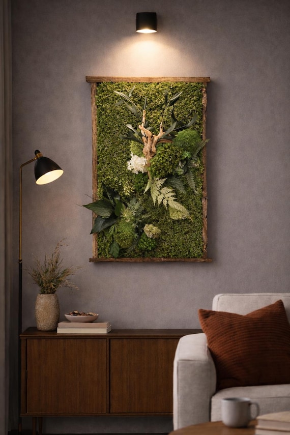 Cadre végétal stabilisé grand format– Mousse naturelle, fougères et bois flotté– Décoration murale nature