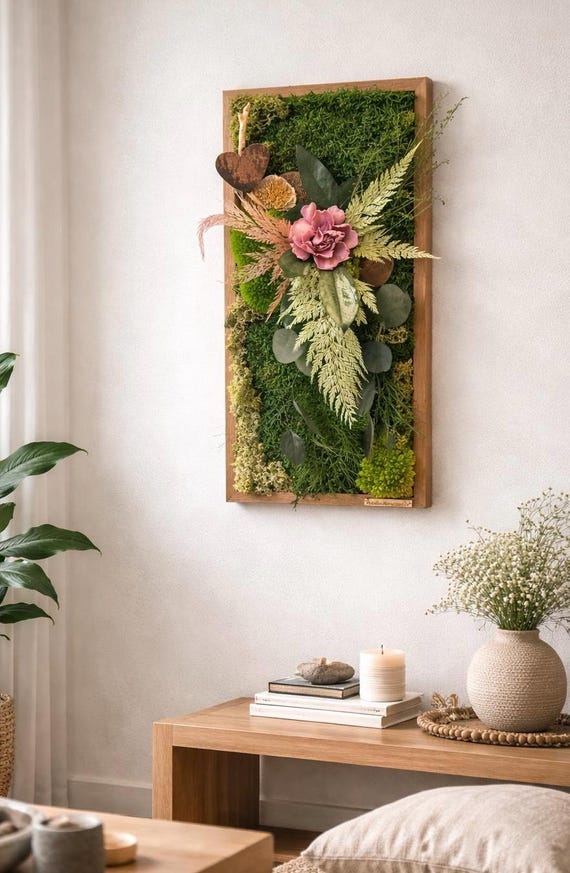 Cadre végétal stabilisé vertical– Tableau végétal naturel avec gardenia stabilisé – Décoration murale zen sans entretien