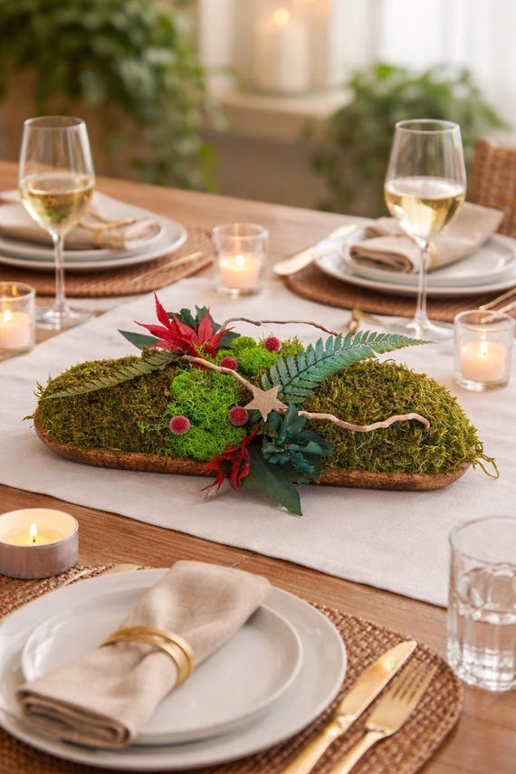 Centre de table 38x16 cm– Lierre, mousse, fougère et eucalyptus stabilisé – Décoration naturelle bois blanc