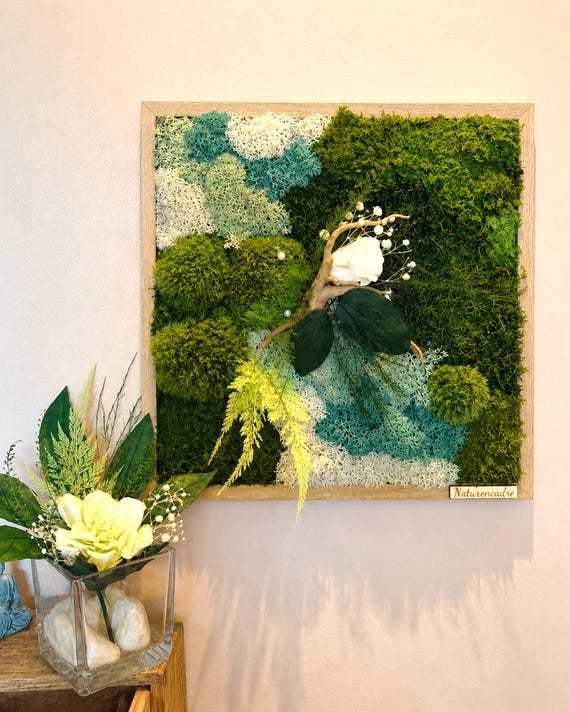 Cadre végétal stabilisé 30 cm – Rose blanche éternelle, gypsophile blanc, perles champagne – Tableau végétal mural naturel luxe, déco zen