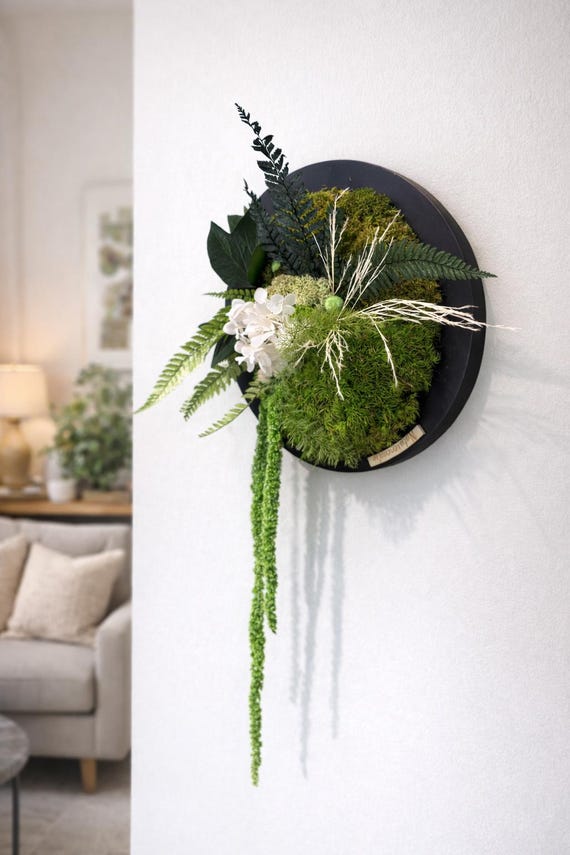 Cadre végétal rond– Mousse et feuillages stabilisés– Mur végétal design noir et vert – Décoration murale naturelle– Naturencadre