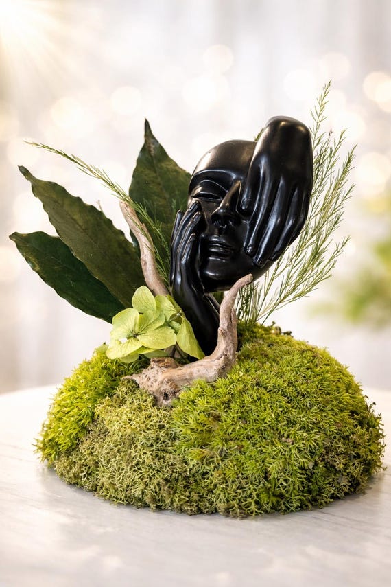 Sculpture décorative visage avec végétaux stabilisés – Art floral contemporain fait main – Déco naturelle originale