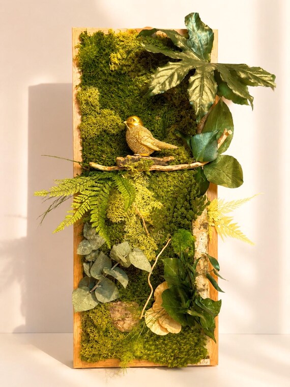 Cadre végétal stabilisé– Oiseau doré – Bouleau & eucalyptus – Tableau végétal mural naturel – Décoration murale zen et haut de gamme