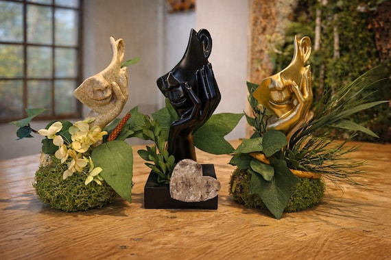 Statue décorative visage & main – Composition végétale stabilisée – Objet d’art contemporain naturel