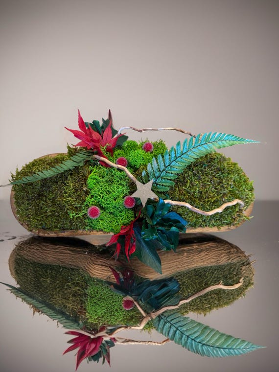 Centre de table 38x16 cm– Lierre, mousse, fougère et eucalyptus stabilisé – Décoration naturelle bois blanc