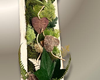 Cadre végétal stabilisé mural – Déco murale naturelle bois & mousse – Cœur en bois artisanal, idée cadeau nature maison