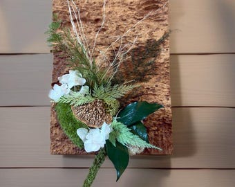 Cadre végétal stabilisé sur écorce de liège  – Décoration murale naturelle en mousse préservée et feuillages – Art végétal fait main