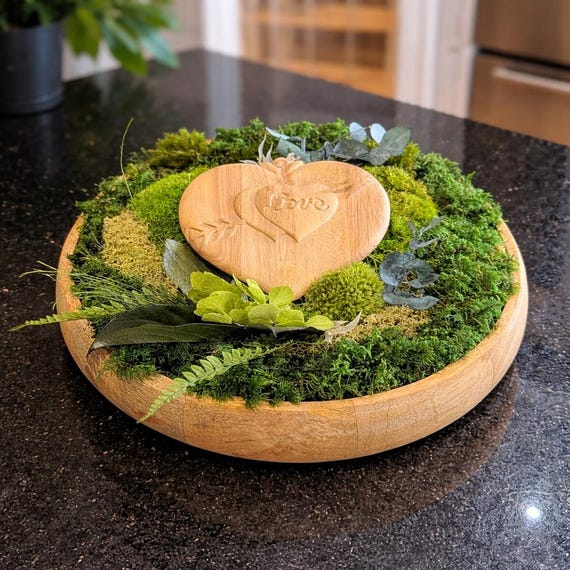 Centre de table végétal stabilisé sur plateau en bois de manguier– Composition en mousse naturelle– Décoration naturelle luxe– Pièce unique