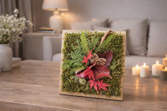 Cadre végétal en mousse stabilisée automnal – Feuilles rouges d’érable et fougères sur mousse naturelle – Décoration murale artisanale