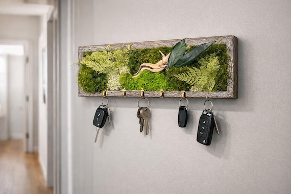 Porte-clés mural végétal stabilisé – Cadre nature avec mousses & bois flotté – Décoration murale entrée ou couloir – Fait main