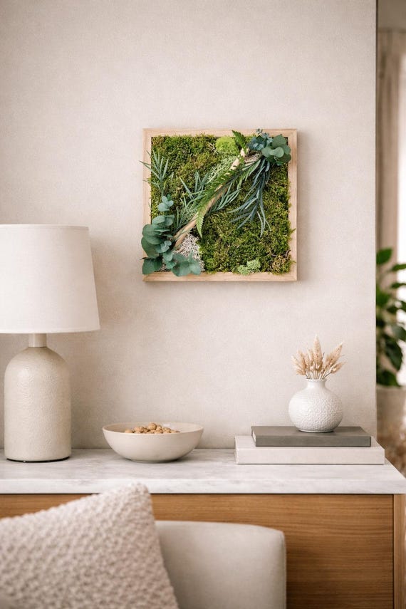 Cadre végétal stabilisé en mousse verte, eucalyptus et bois flotté – Décoration murale nature d’intérieur fait main– Idée cadeau original