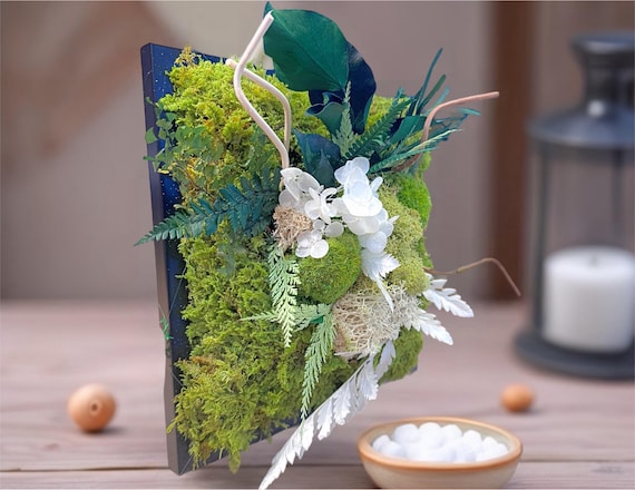 Cadre végétal stabilisé 28*28cm– Décoration murale naturelle en mousse et feuillages – Art végétal fait main – Idée cadeau unique