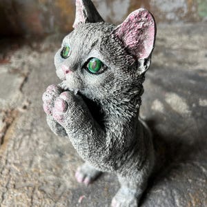Minimalist Cat Statue, Modern Decorative Figurine for Home Decor - Adorable Gift for Animal Lovers