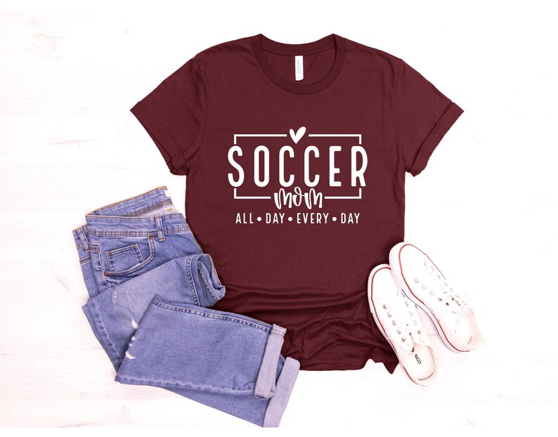 Soccer Mom Graphic Tee: Comfortable Game Day Outfit image 3