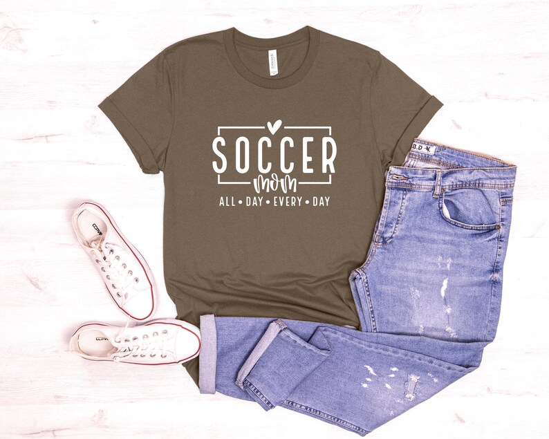Soccer Mom Graphic Tee: Comfortable Game Day Outfit image 4