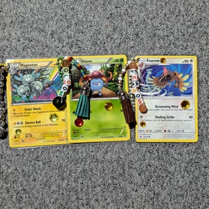 Llaveros de cartas de Pokémon tipo eléctrico de planta normal de grado B