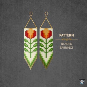 Puede incluir: Patrón para pendientes de cuentas. Dos pendientes rectangulares con un diseño floral. Las flores son rojas y naranjas, con hojas y tallos verdes. El fondo es blanco, con ganchos de metal dorado. El texto "PATTERN" y "BEADED EARRINGS" es visible.