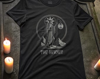 Das Einsiedler Skelett Tarot Unisex T-Shirt