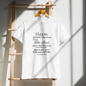 主はこう宣言する。「わたしはあなたのために立てた計画を知っている」Tシャツ