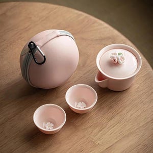 Hermoso juego de tetera con pétalos blancos y rosados // Juego de tetera hecho a mano // Juego de té de cerámica hecho a mano // Regalo para madres