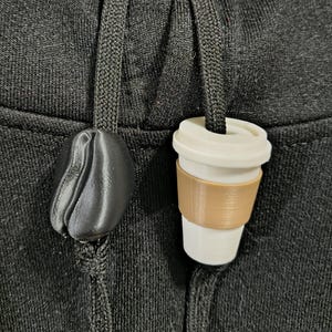 String Squad Hoodie-berlocker – Kaffekopp och kaffeböna, set om 2
