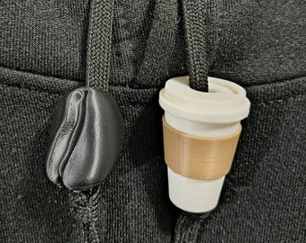 String Squad Hoodie Anhänger - Kaffeetasse & Kaffeebohne 2er Set