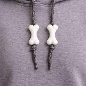 3D gedruckter Hoodie String Anhänger – White Bones – String Squad Kollektion