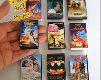 Imanes de películas VHS/DVD para cualquier ocasión: un regalo personalizado de los 80 y 90 para amantes del cine: nostalgia retro