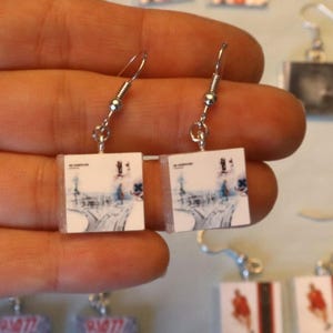 Pendientes de álbum de CD personalizados / Mini pendientes inspirados en la música / Joyas de álbum personalizadas / Regalo musical nostálgico