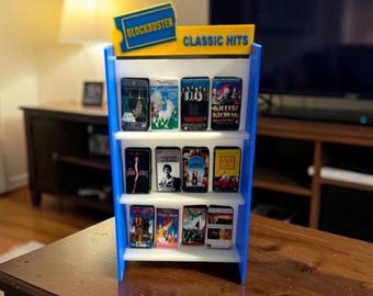 Étagère Blockbuster Mini VHS + Choisissez entre 3 et 12 mini cassettes VHS | Présentoir de film rétro | Petite décoration de magasin de vidéos | Salle de cinéma à collectionner