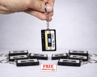 Mini porte-clés à cassette personnalisé • Lien de liste de lecture NFC • Mixtape personnalisée • Cadeau rétro des années 80 et 90 • Amateurs de musique