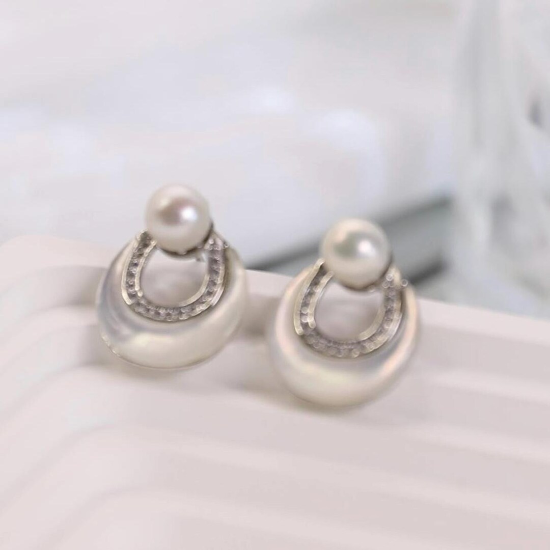 Crescent Mother-of-pearl Shell Freshwater Pearl Stud Earrings in Gold ...
