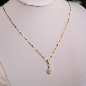 Elegant Gold-Plated Chain Pearl Pendant Necklace