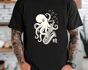 May include: Black t-shirt featuring a cream-colored octopus playing a saxophone. The octopus design includes bubbles and Japanese text. A unique graphic tee for music lovers and those who appreciate marine life.