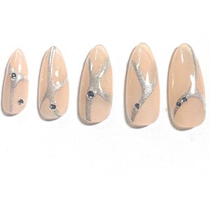 CHARLOTTE-Classy nail,press on nail,fake nail,affordable nail,reusable nail,handpainted press on,chrome nail,almond nail,nude nails,pressons